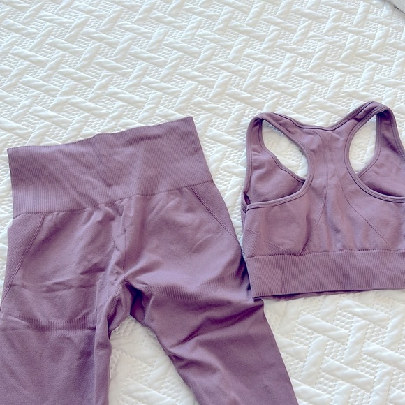 Beautiful workout set - Picture 7 of 7